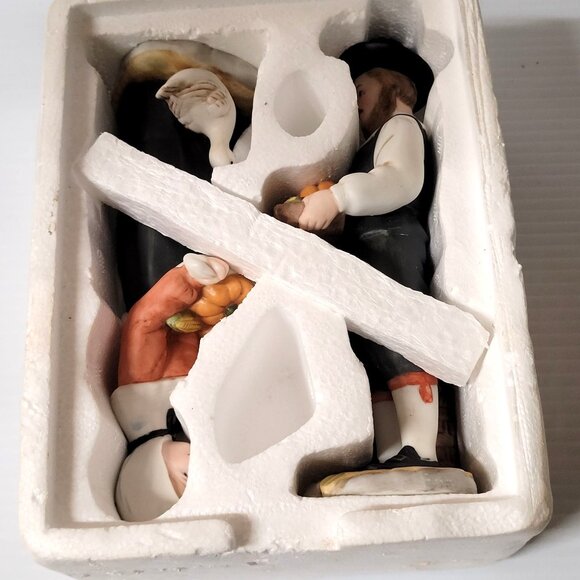 Home Interior Rewards of the Harvest 2 Porcelain Pilgrim Figurines Thanksgiving - Picture 11 of 12